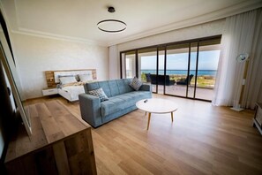 Smart TV, fireplace, table tennis