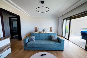 Smart TV, fireplace, table tennis