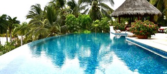 Luxury 5Br home in Punta del Burro. Enjoy daily breakfast and lunch in paradise!