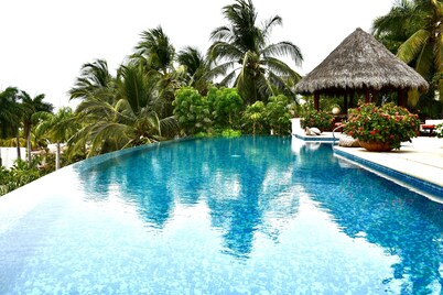 Luxury 5Br home in Punta del Burro. Enjoy daily breakfast and lunch in paradise!