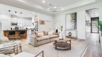 Smart TV, videogames, pebolim, mesa de pingue-pongue