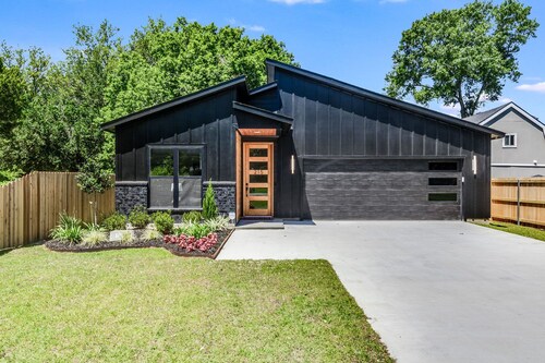 Modern•Game Room•New•King Bed•Sports Complex•Lux•Family Friendly