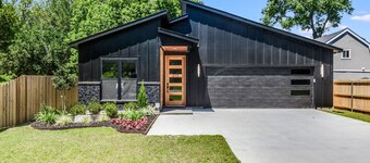 Modern•Game Room•New•King Bed•Sports Complex•Lux•Family Friendly