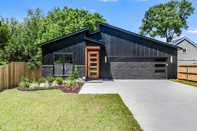 Modern•Game Room•New•King Bed•Sports Complex•Lux•Family Friendly