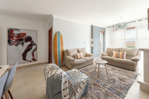 Seascape Home & Cozy Baleal Beach