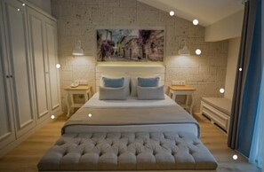 1 bedroom, individually decorated, individually furnished