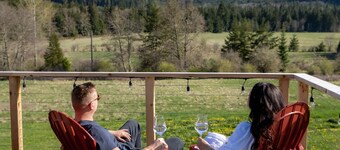 New! Small farmhouse with Hot tub + Mountain View