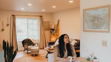 Smart TV, fireplace, books