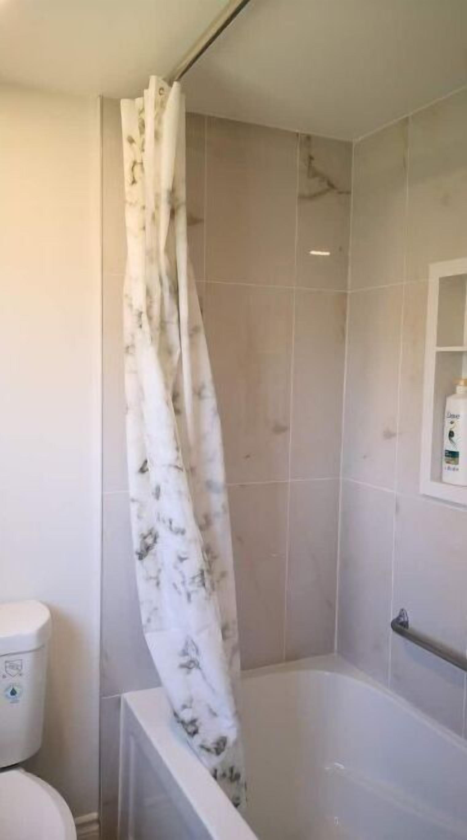 Waterfront Cottage With Panoramic Lake View