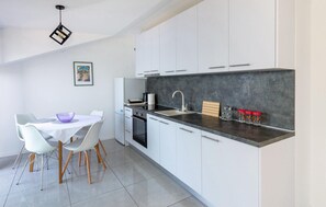 Geladeira, fogão, cooktop, lava-louças