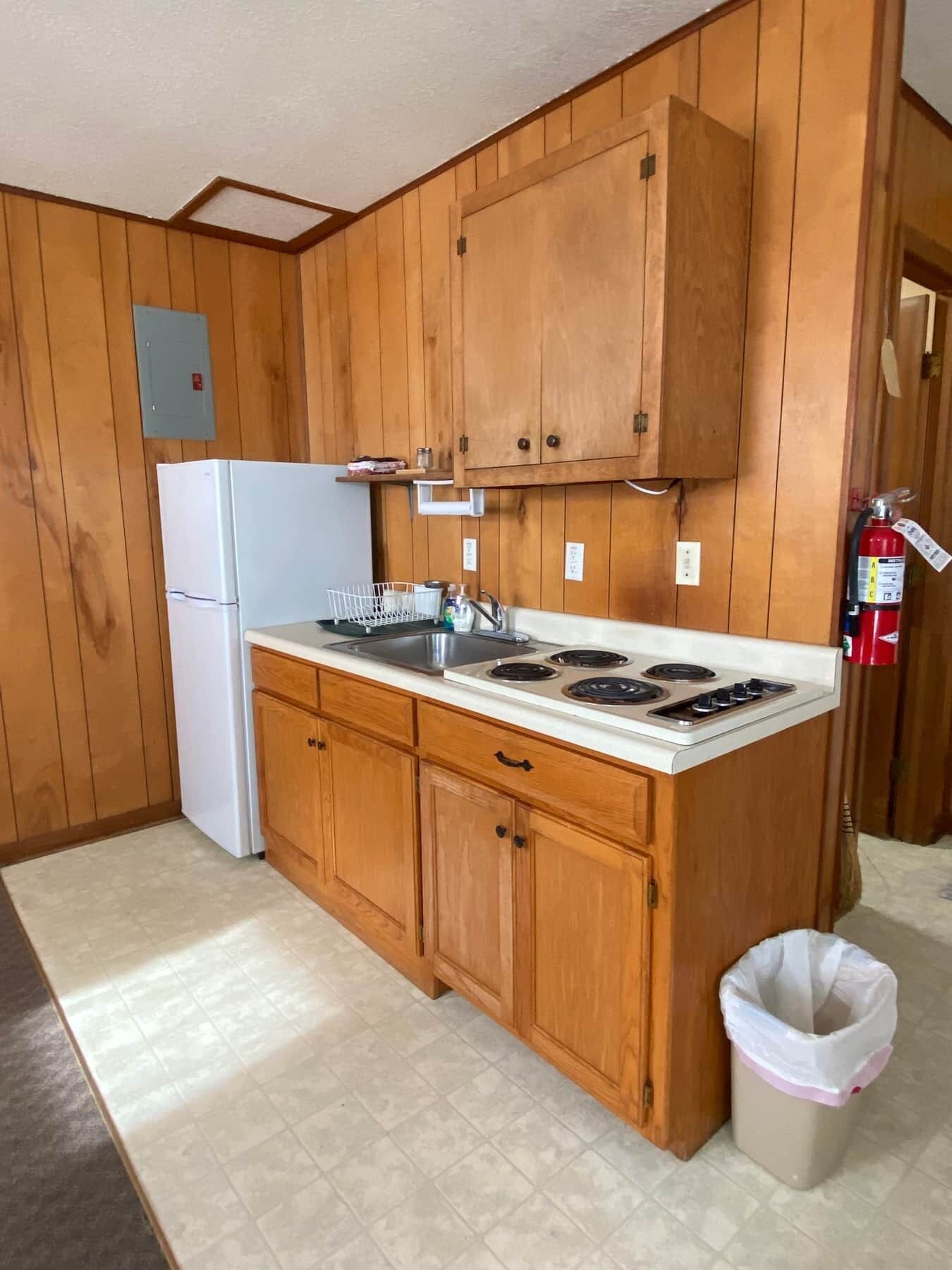 Fridge, microwave, coffee/tea maker, toaster - Cabin 2 - Reel and Trigger (Tom Township)