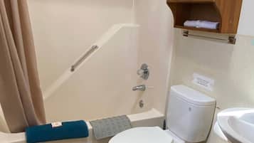 Bathtub, towels