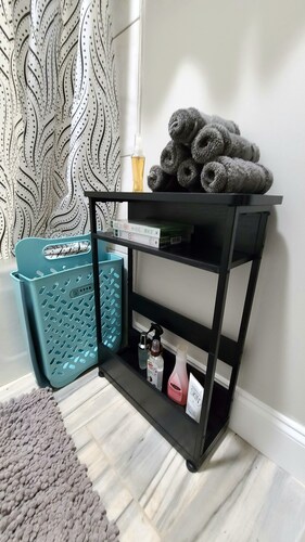 Private family, pet friendly with fenced yard near Limestone College and Outlets