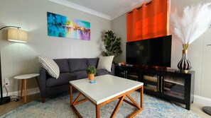 Smart TV, books, printers - Private family, pet friendly with fenced yard near Limestone College and Outlets (Gaffney)