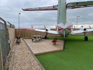 المنطقة المحيطة بالمنشأة