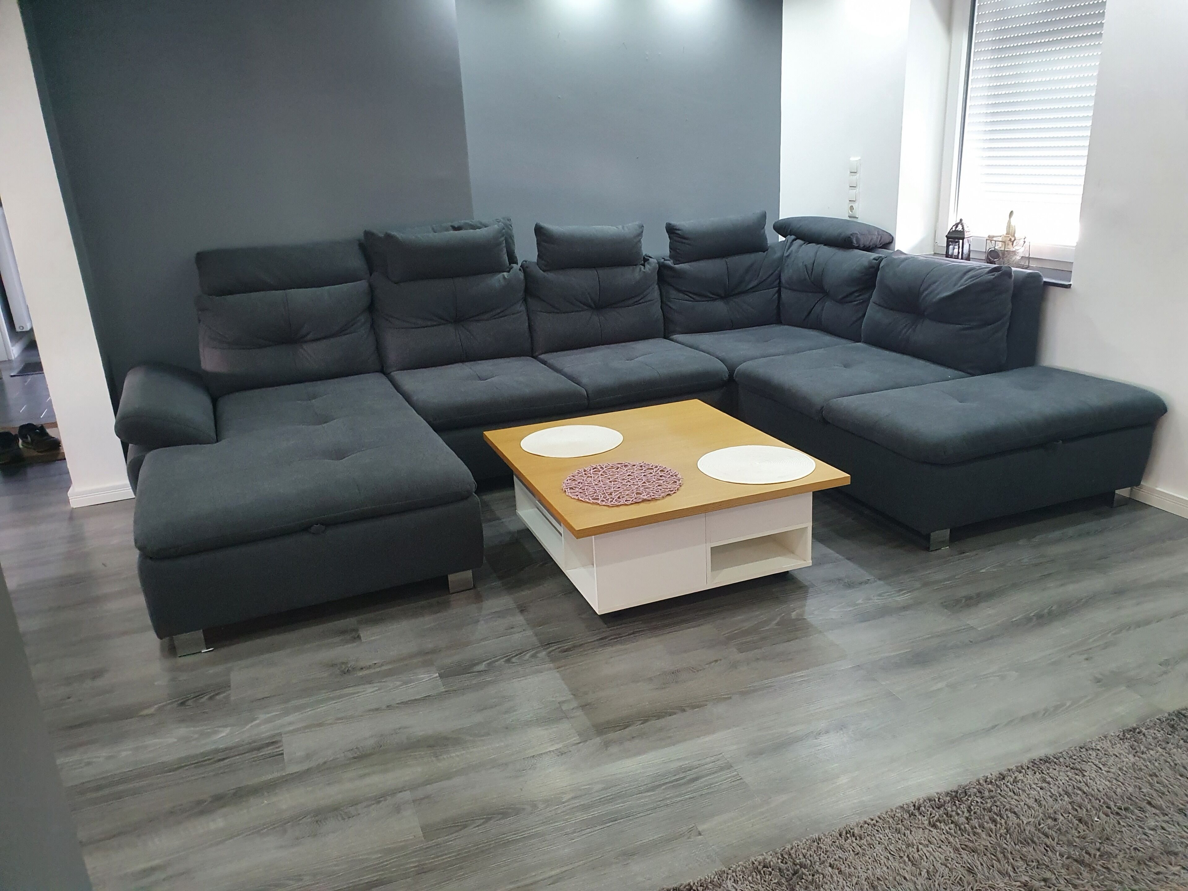 Smart-TV, Kamin, Bücher