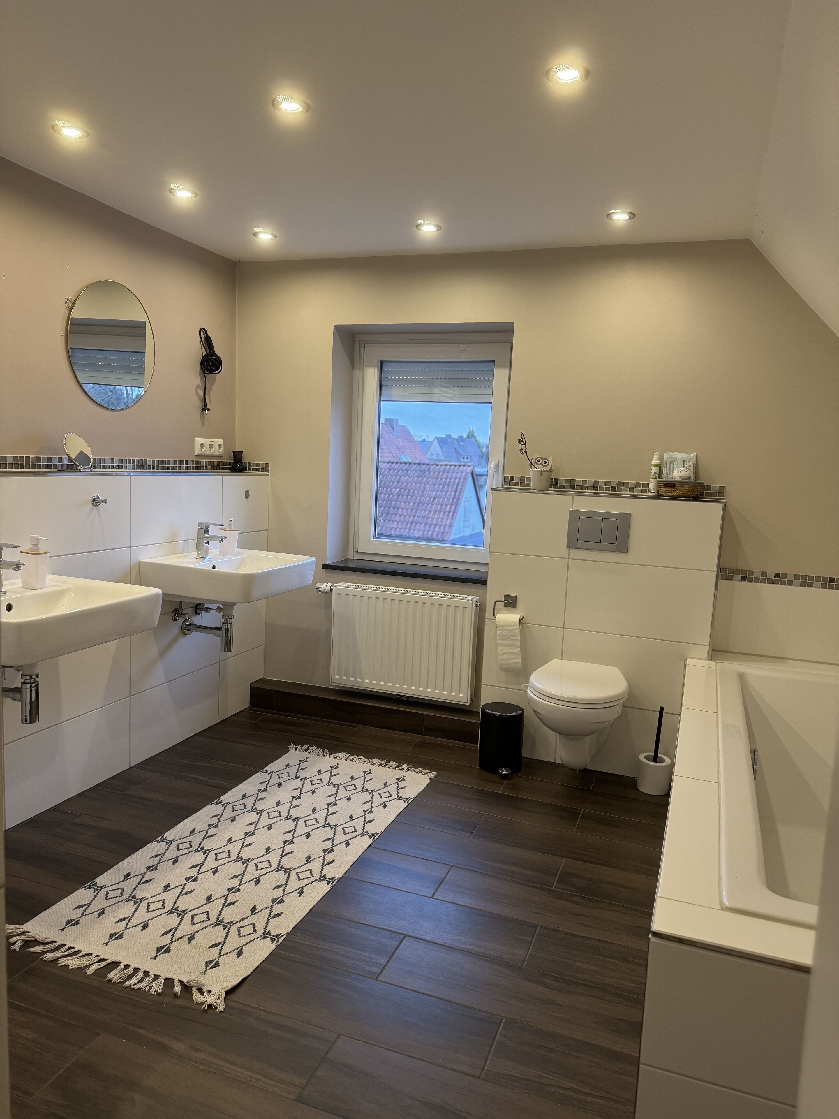 Douche, articles de toilette gratuits, sèche-cheveux
