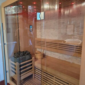 Sauna, pemandian Turki/hammam, dan pijat jaringan dalam