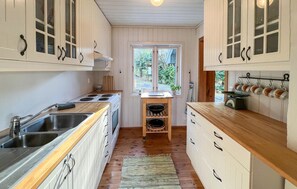 Frigorífico, horno, placa de cocina y cafetera o tetera