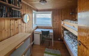 4 dormitorios, cuna de viaje, ropa de cama