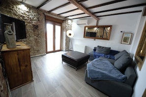 Smart TV, books - Apartamentos Alojería Béjar (Béjar)