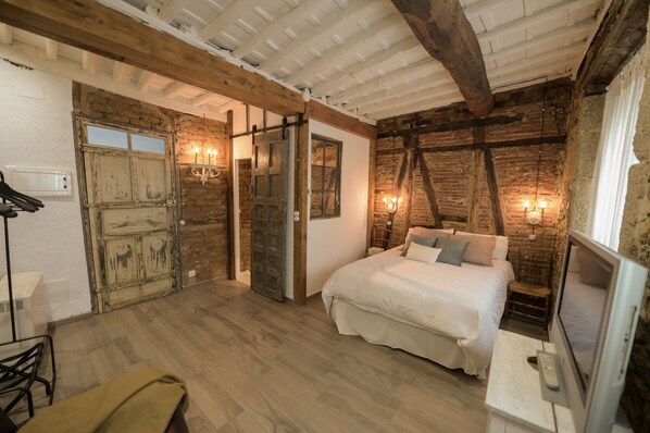 1 bedroom, bed sheets