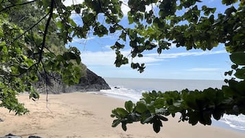 Beach nearby, sun loungers, beach towels