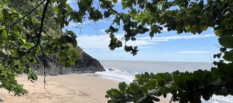 Coral Sea Tranquility - Oceanview Apartment