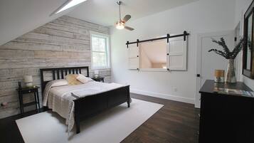4 bedrooms, desk, iron/ironing board, free WiFi