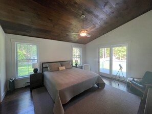 4 bedrooms, desk, iron/ironing board, free WiFi - NEW LISTING! Modern Luxury Catskills Retreat (Olivebridge)