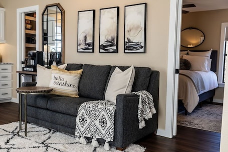 Smart TV. The Eagle's Nest: A Charming Oasis Minutes from Decatur Square