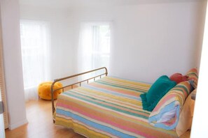 4 bedrooms, travel crib, WiFi
