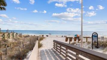 Beach nearby, sun-loungers, beach towels
