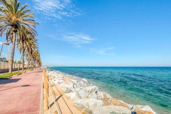 Una spiaggia nelle vicinanze, teli da spiaggia