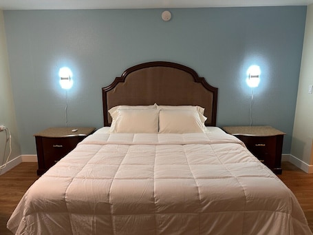 Superior Double Room, 1 King Bed, Non Smoking | Down comforters, desk, free WiFi, bed sheets. Moapa Motel