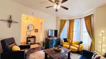 Smart-TV, Kamin, DVD-Player, TischfuĂball