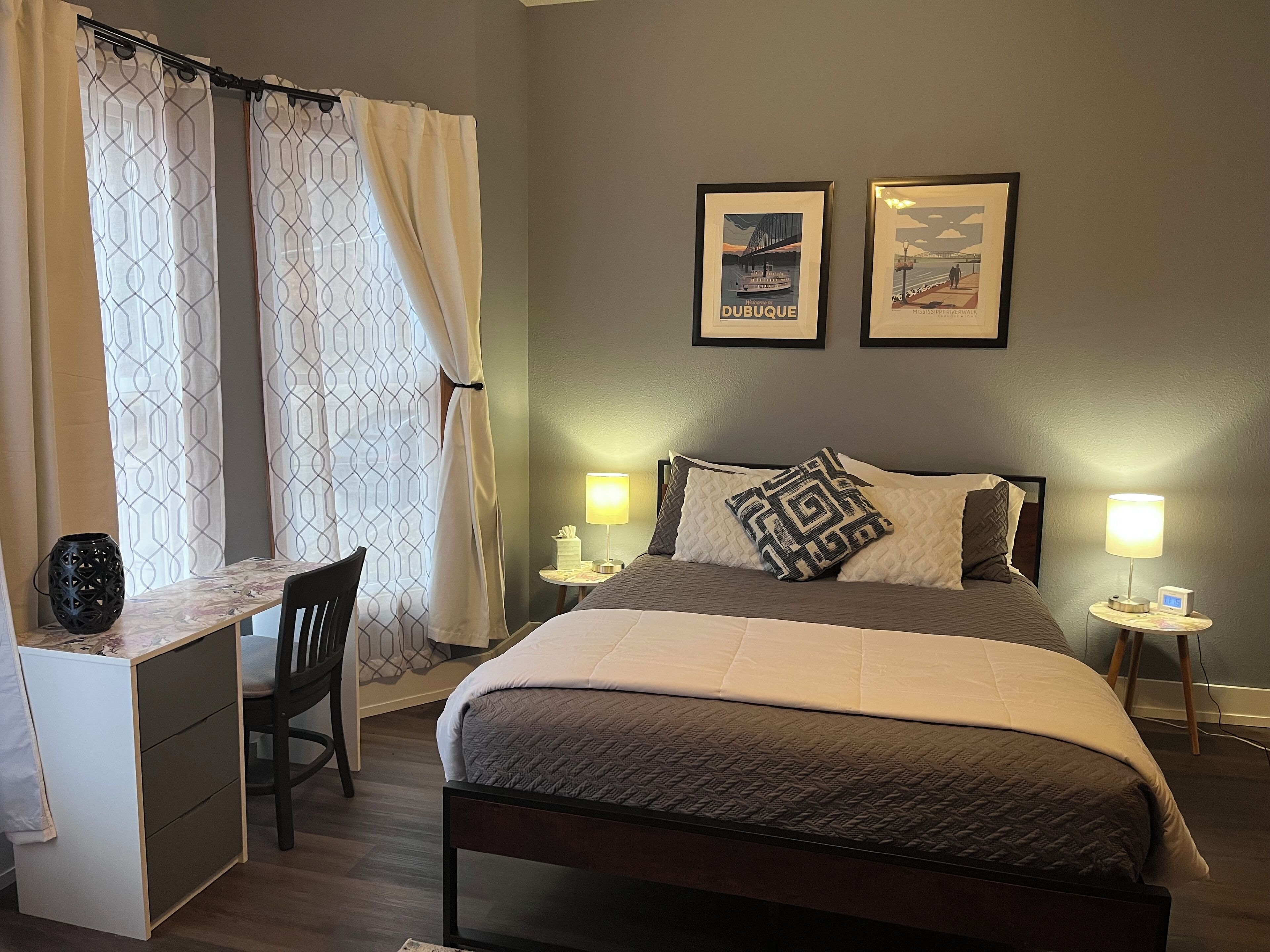 3 Schlafzimmer, Schreibtisch, Bügeleisen/Bügelbrett, Reisekinderbett