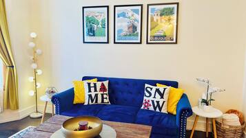 Smart-TV, Kamin, DVD-Player, TischfuĂball