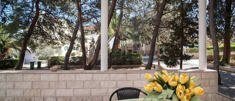 Apartment | Outdoor dining