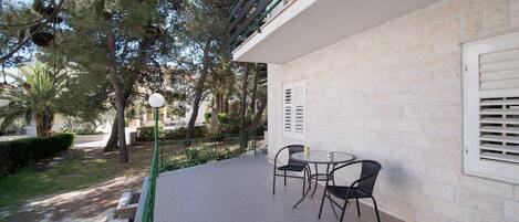 تناول الطعام بالخارج