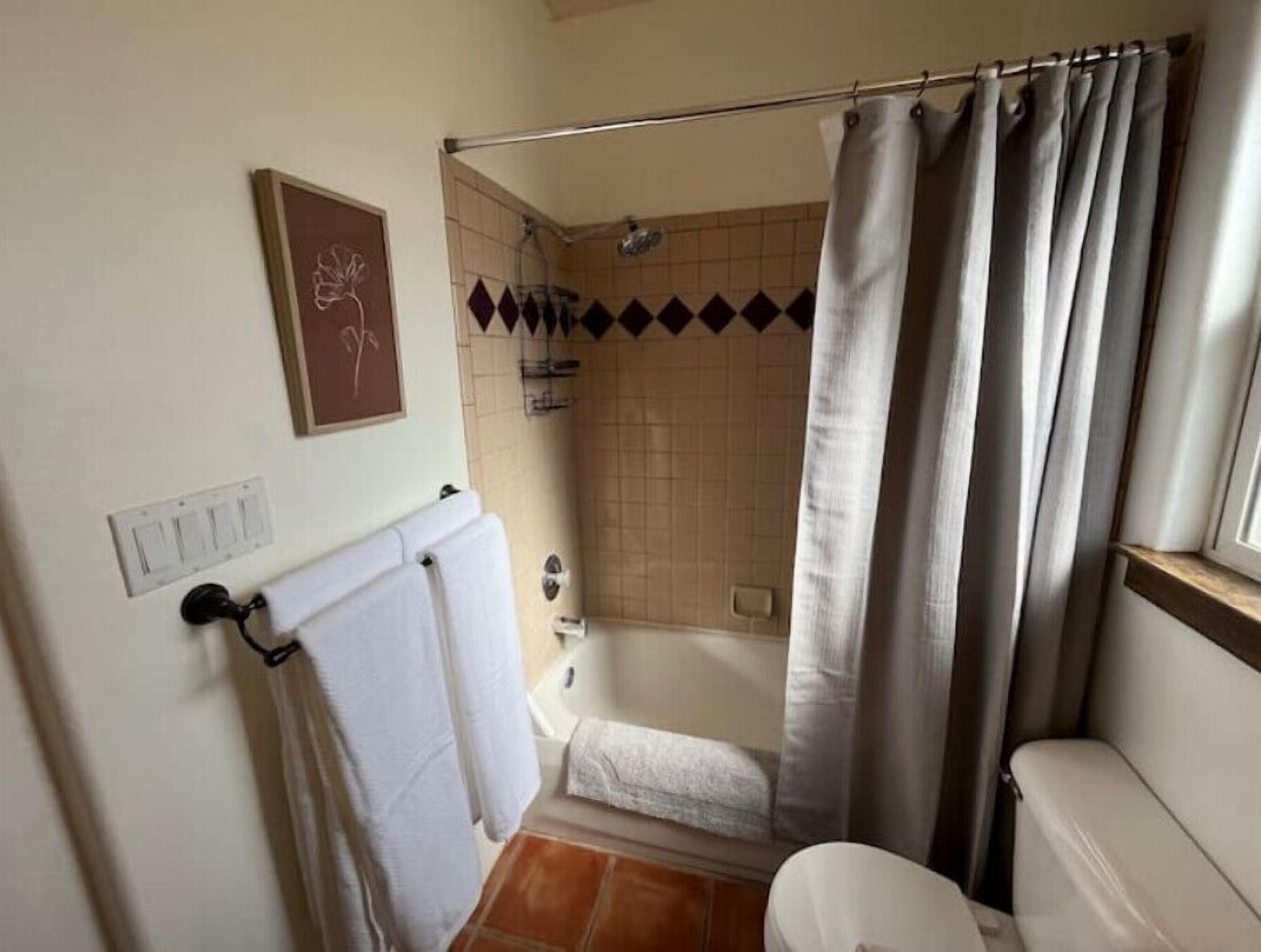 Cheerful 3 bedroom home with fireplace.