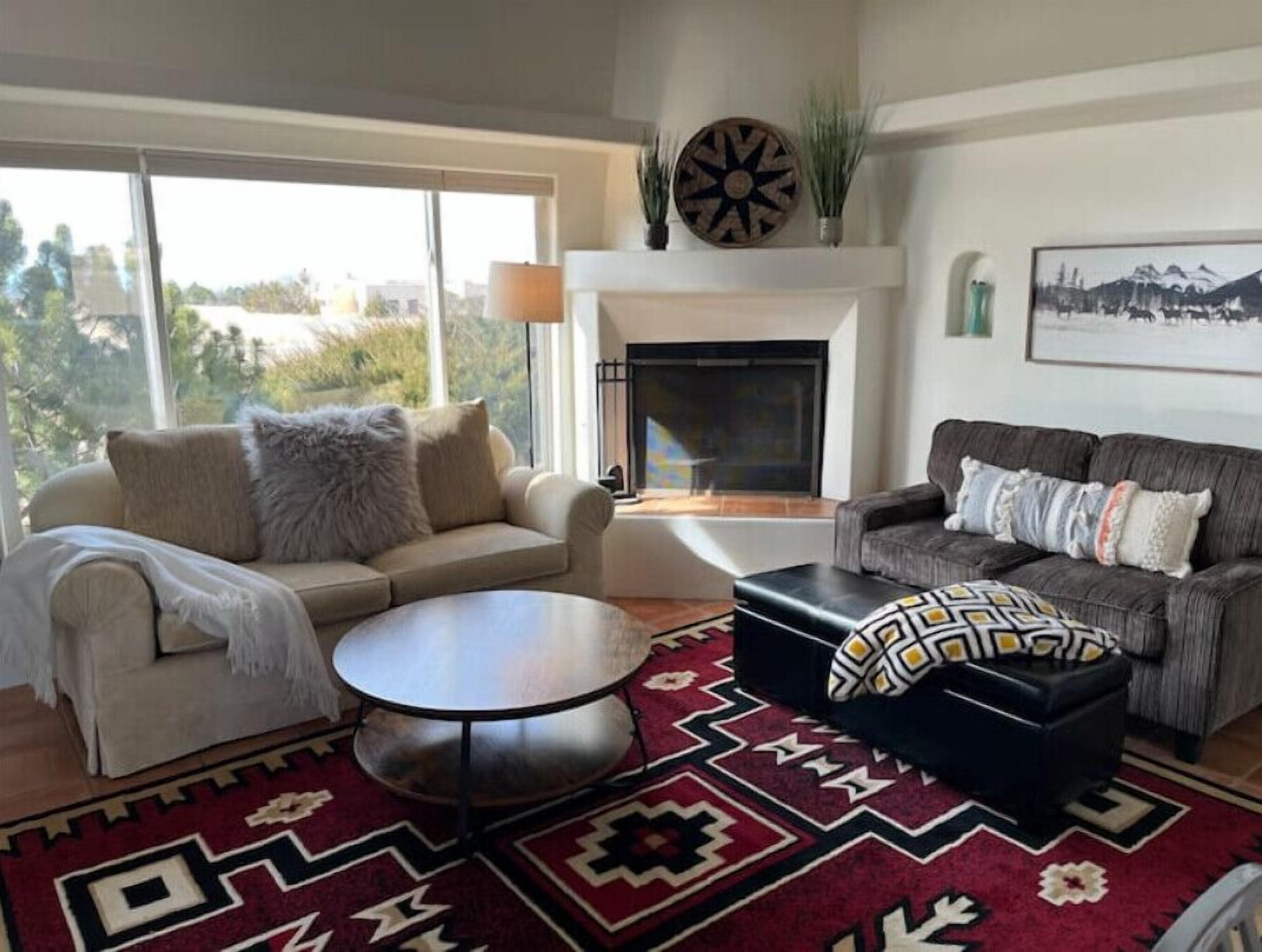 Cheerful 3 bedroom home with fireplace.