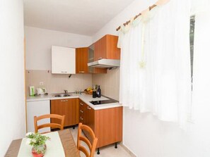 Appartement | Cuisine privée | Réfrigérateur, plaque de cuisson