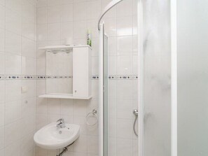 Bathroom - Apartments Skurla - One Bedroom Apartment With Terrace (Mljet)