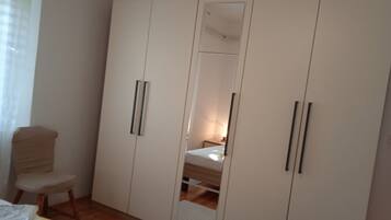 Apartment | 1 bedroom, iron/ironing board