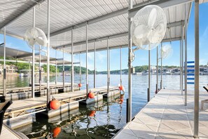 Marina - Ultimate Lake Dream! 5 bdrms & Sleeps 19 Guests! (Sunrise Beach)