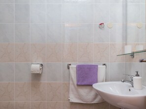 Appartement | Badkamer | Een haardroger