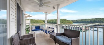 7 Bedrooms! 3 pools & Stunning Lakeside Views!