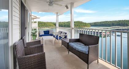 7 Bedrooms! 3 pools & Stunning Lakeside Views!