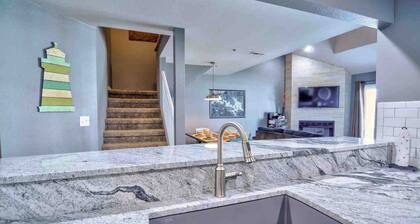 7 Bedrooms! 3 pools & Stunning Lakeside Views!